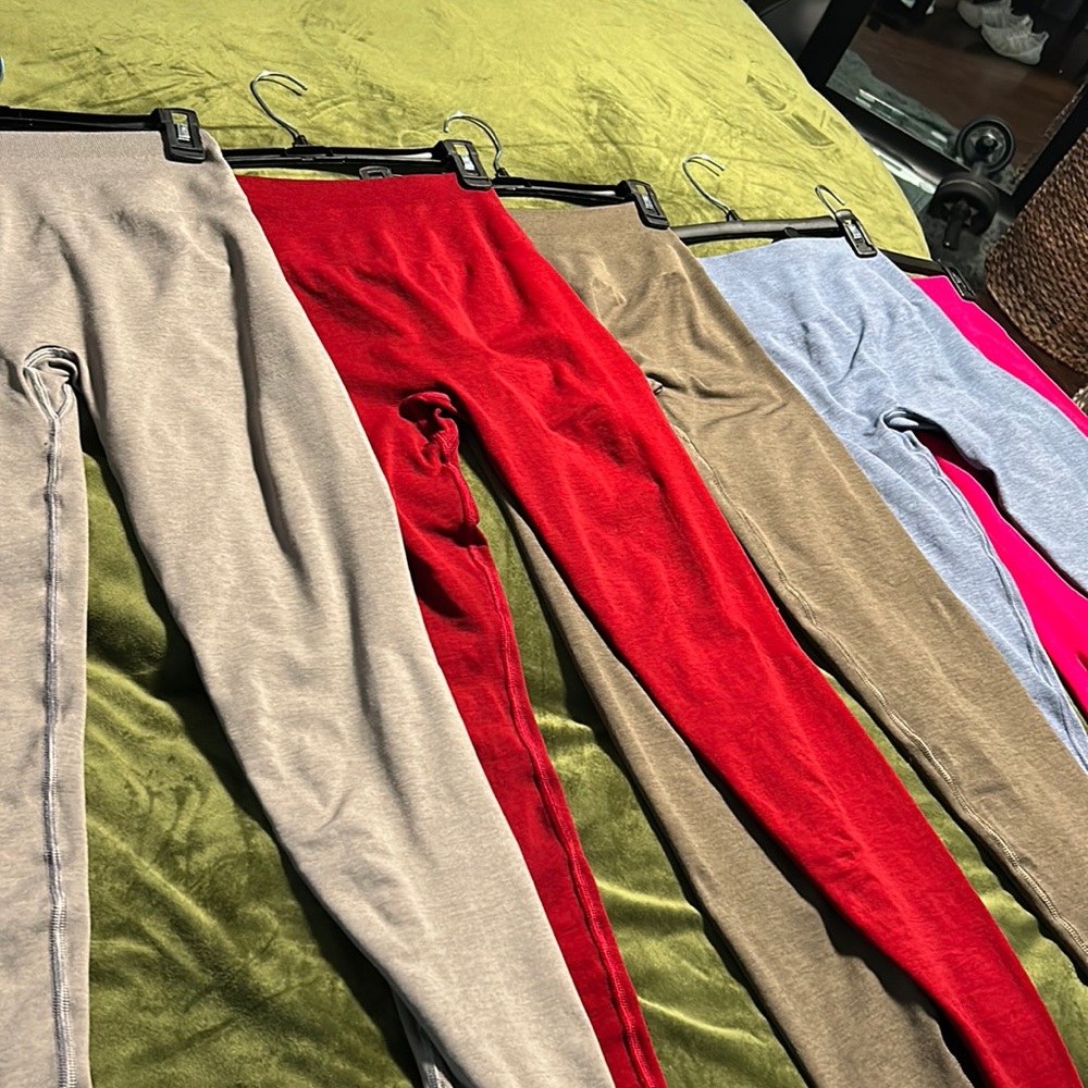 Alphalete 5 pairs of medium scrunch bottom leggings, will separate
